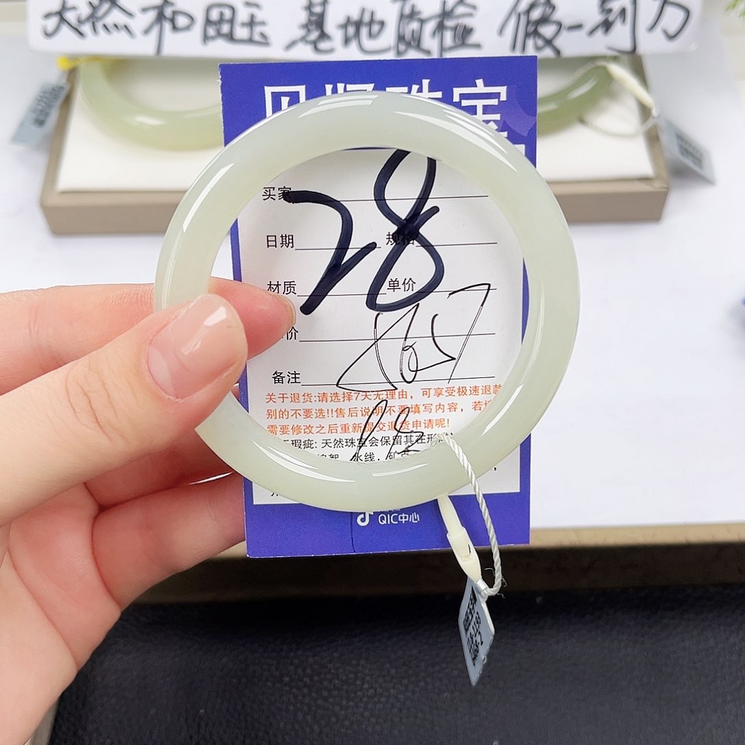 和田玉手镯未镶嵌