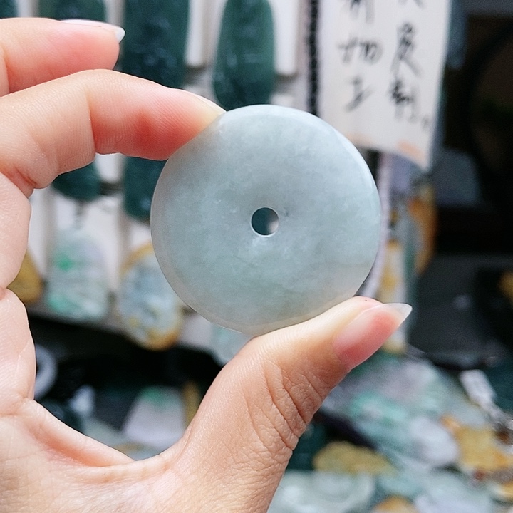 颈饰足铂镶嵌翡翠翡翠