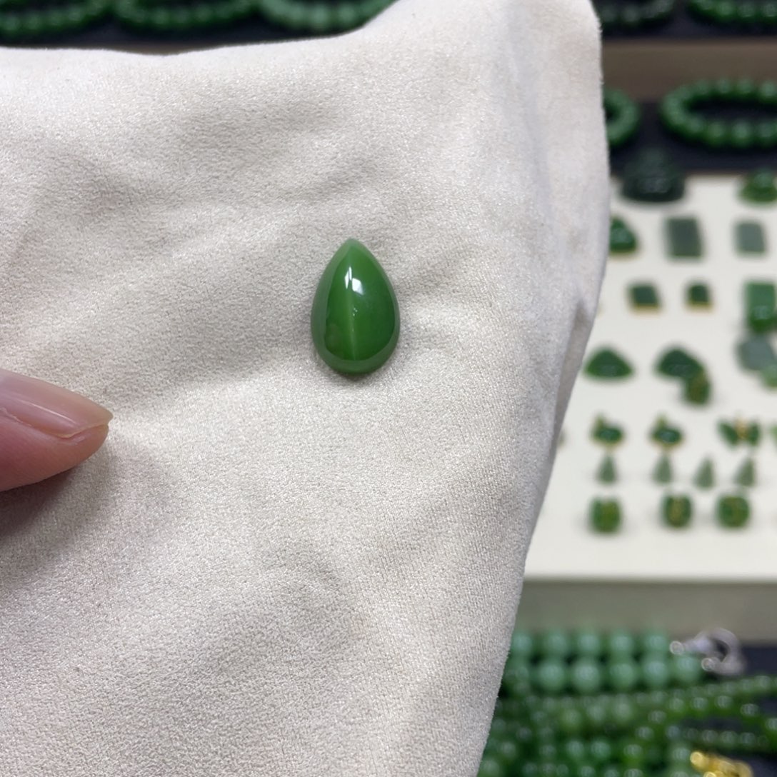 就***你和田玉（碧玉）未镶嵌颈饰