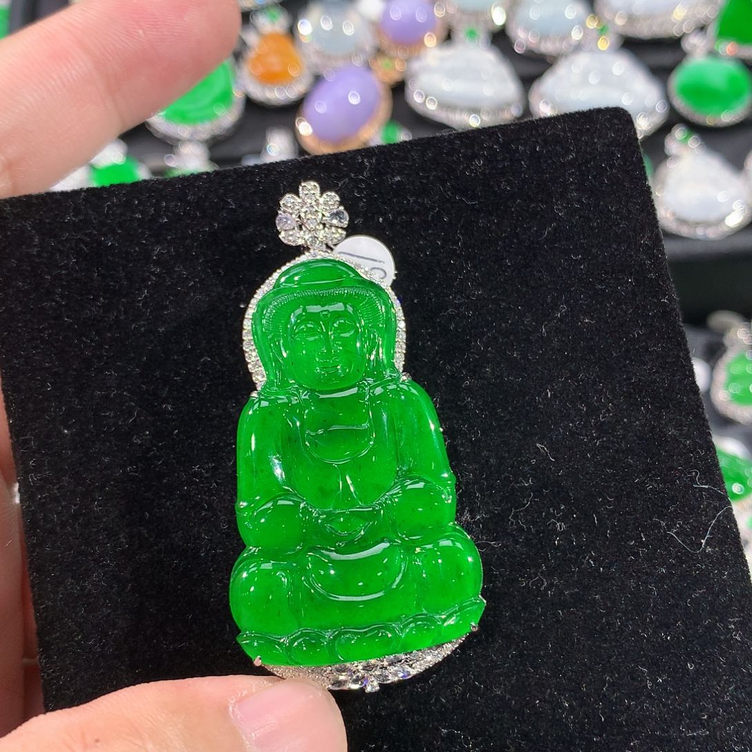 翡翠18K金镶嵌颈饰
