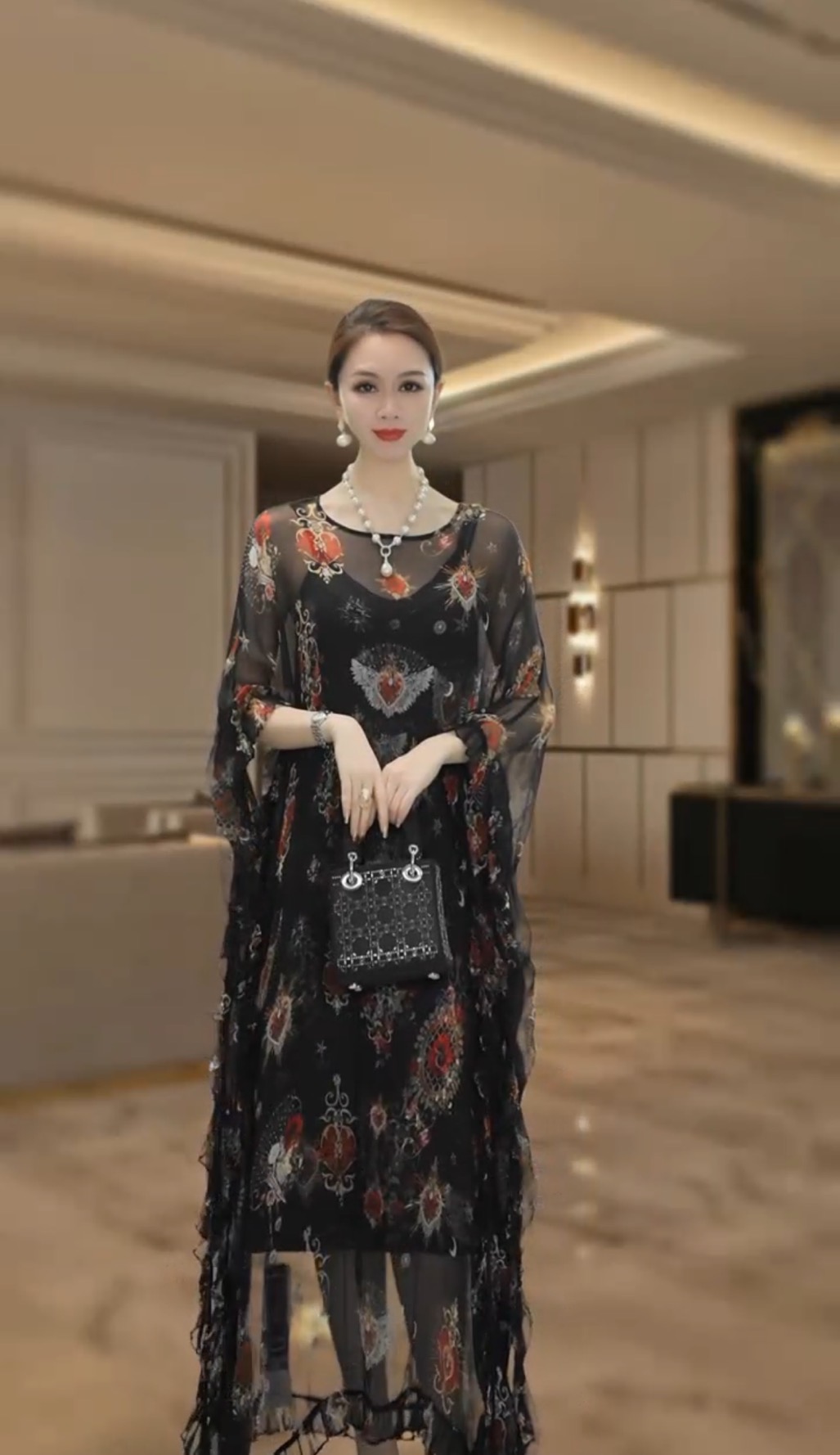 MissTuTu2025夏季设计师时尚轻奢V领气质显瘦连衣裙