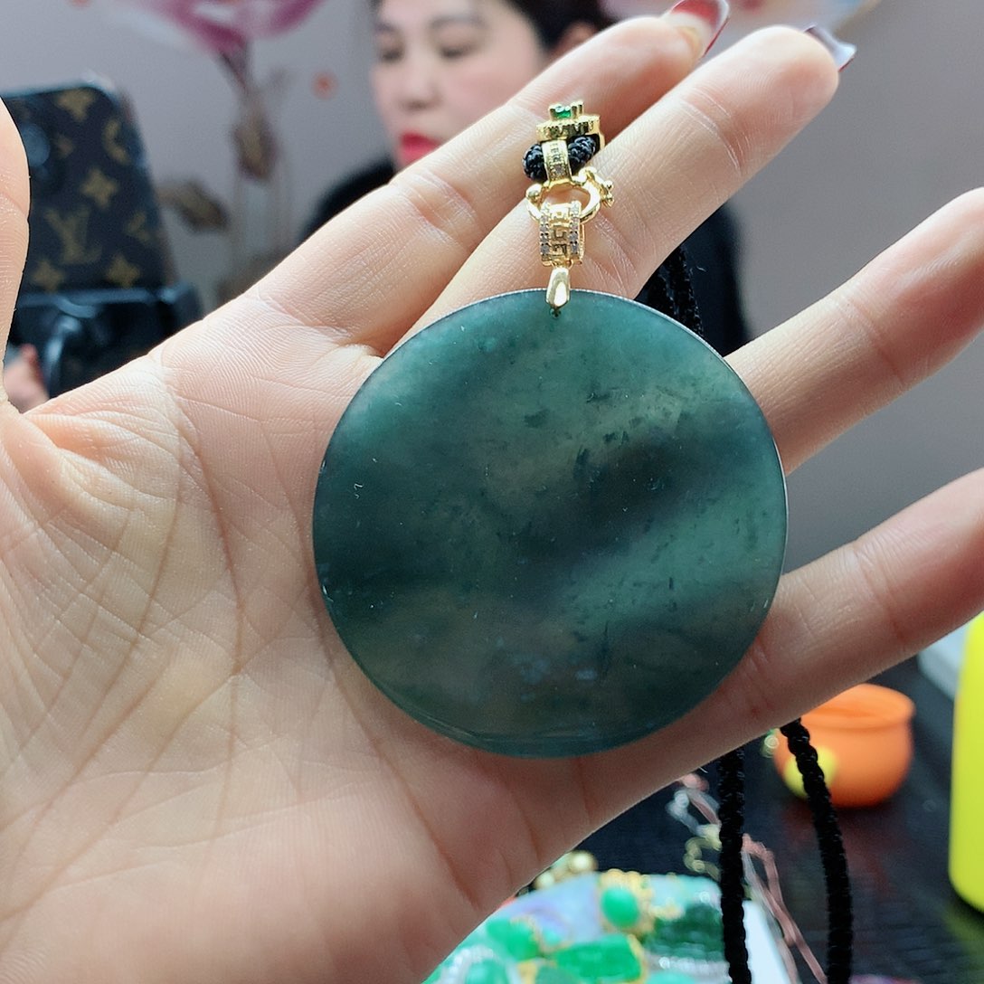 【闪购商品】翡翠吊坠(赠链)未镶嵌