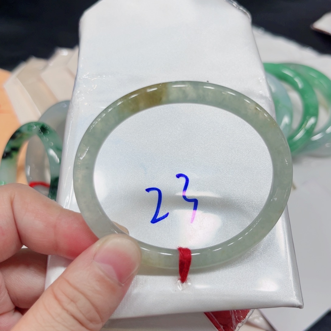 翡翠手镯未镶嵌54.5贵