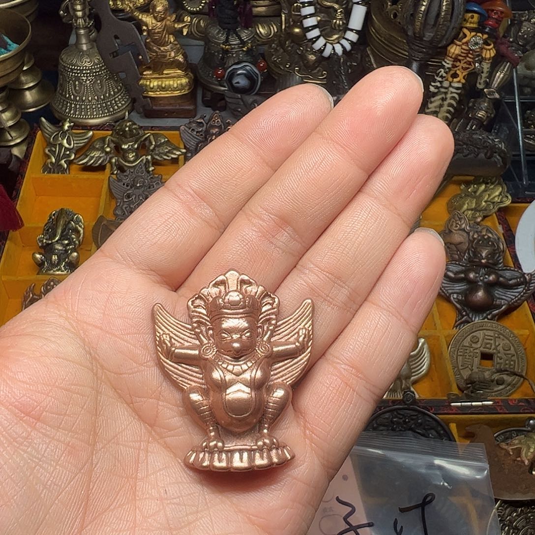 梅***子合金类啊哈哈真的好喜欢这个风格