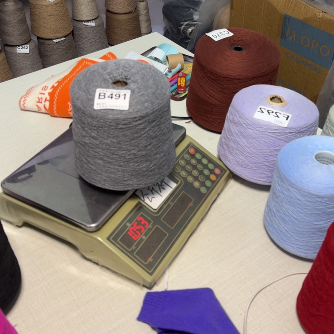 羊毛B491号，9010康赛妮中灰色，，净重2斤，