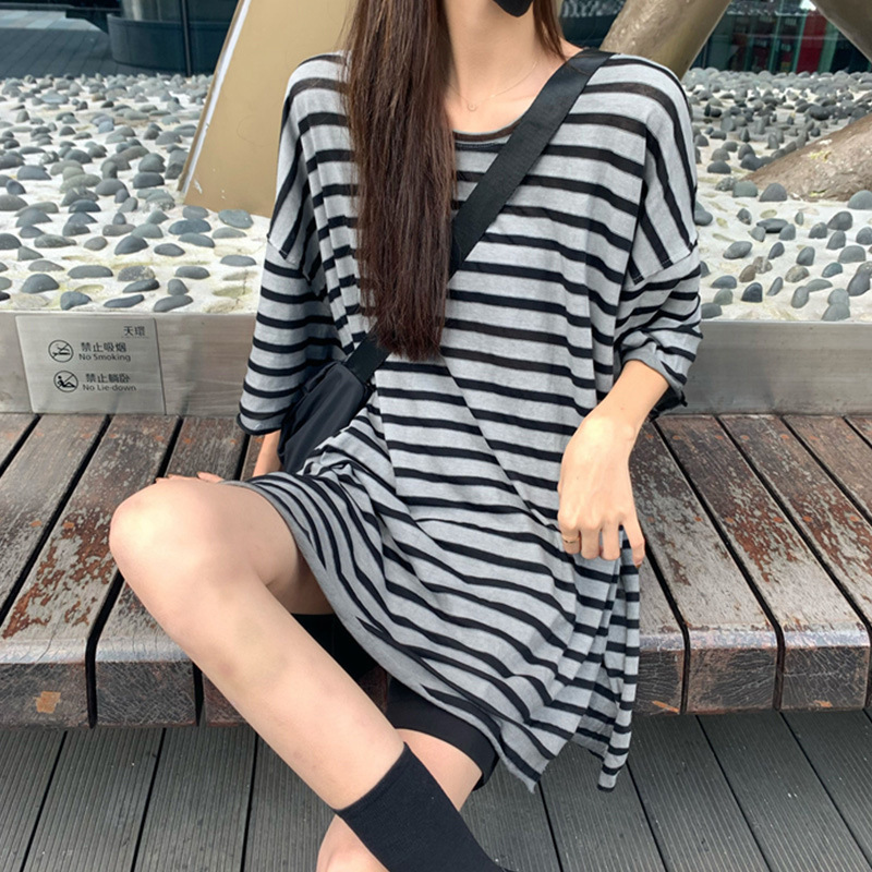 时尚街头条纹T恤女2025夏新款韩版宽松长款短袖大码上衣