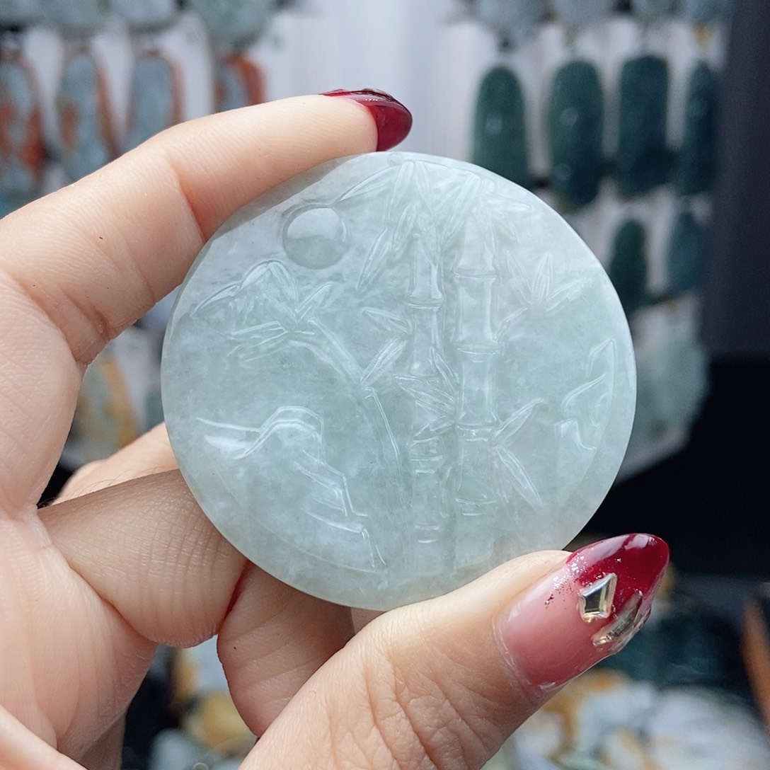 翡翠颈饰未镶嵌翡翠