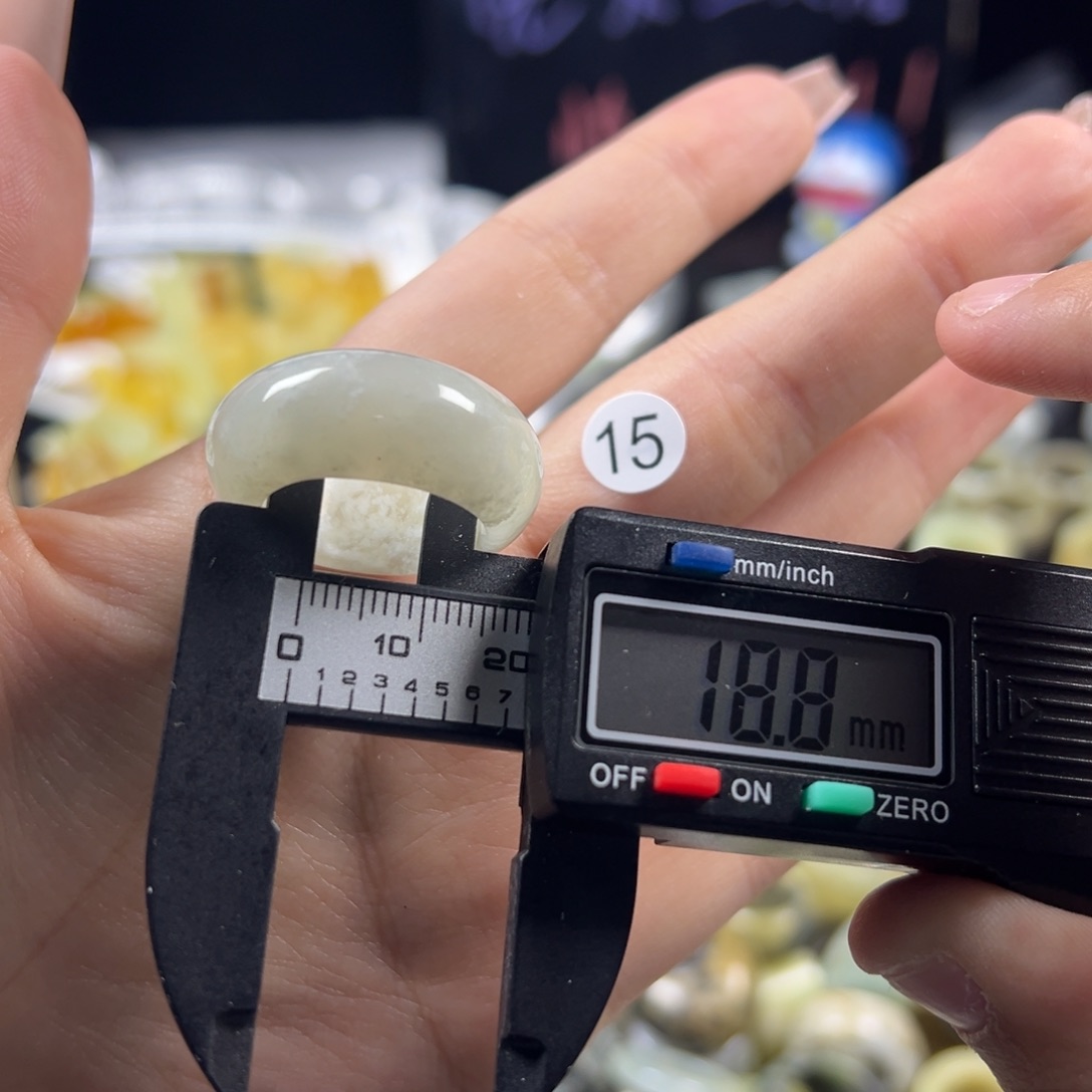 蛇纹石玉未镶嵌戒指