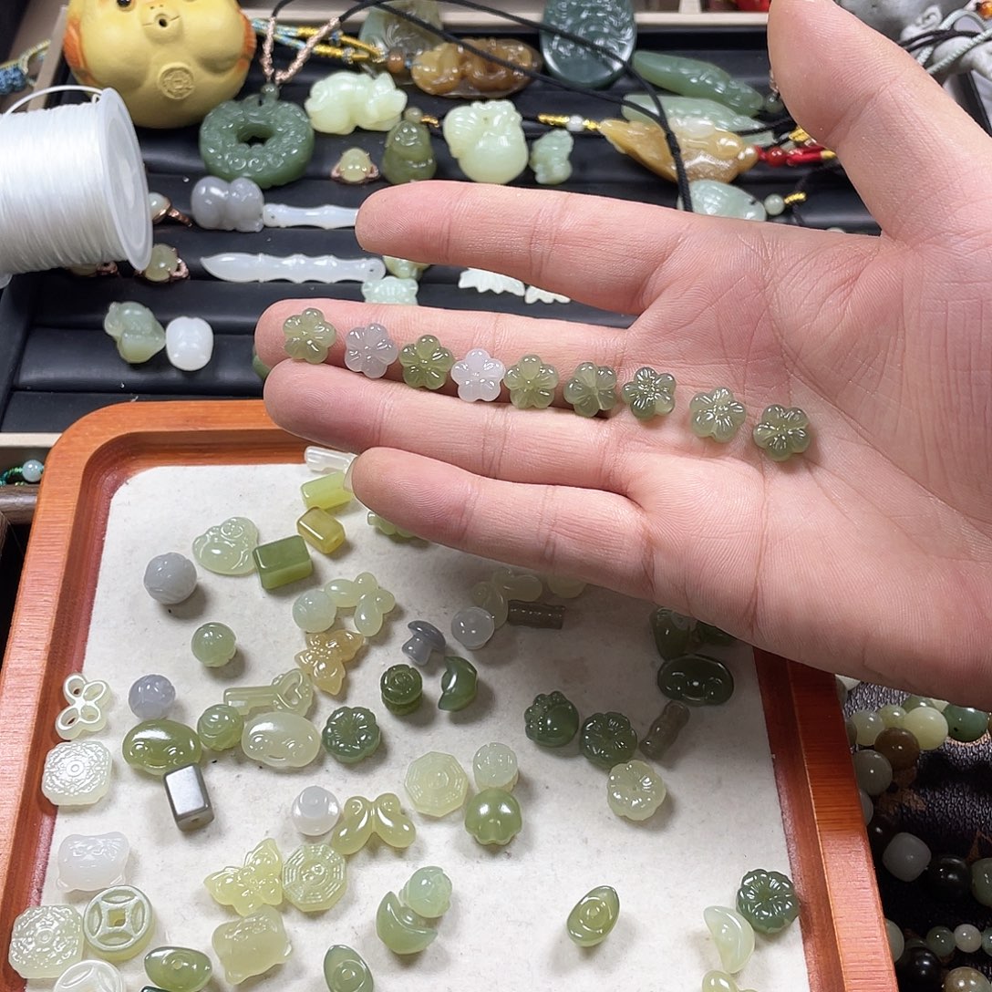 点***光和田玉未镶嵌手镯