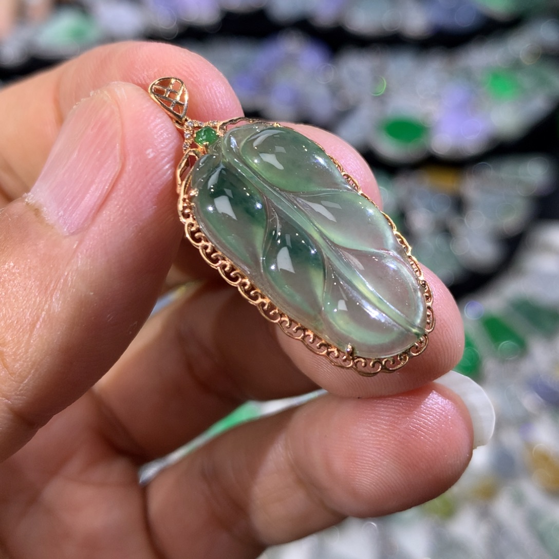 翡翠18K金镶嵌耳饰