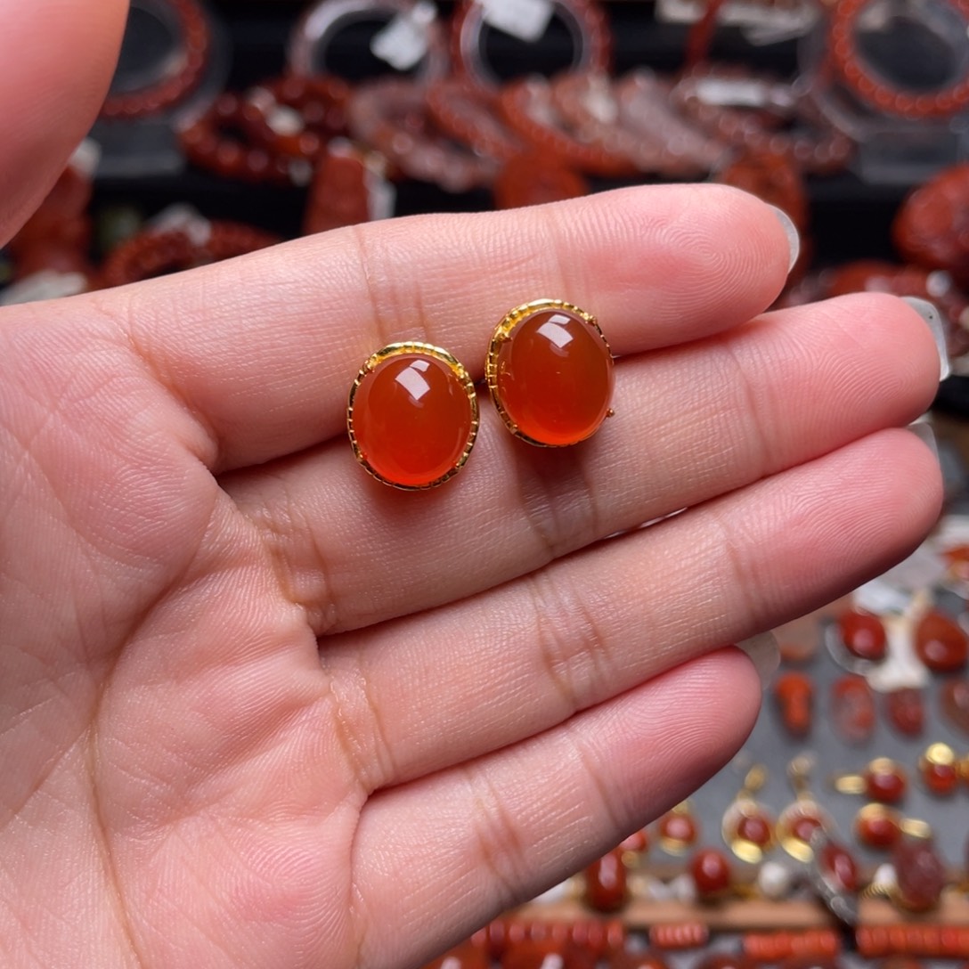 南红玛瑙银S925镶嵌原矿冰红耳钉