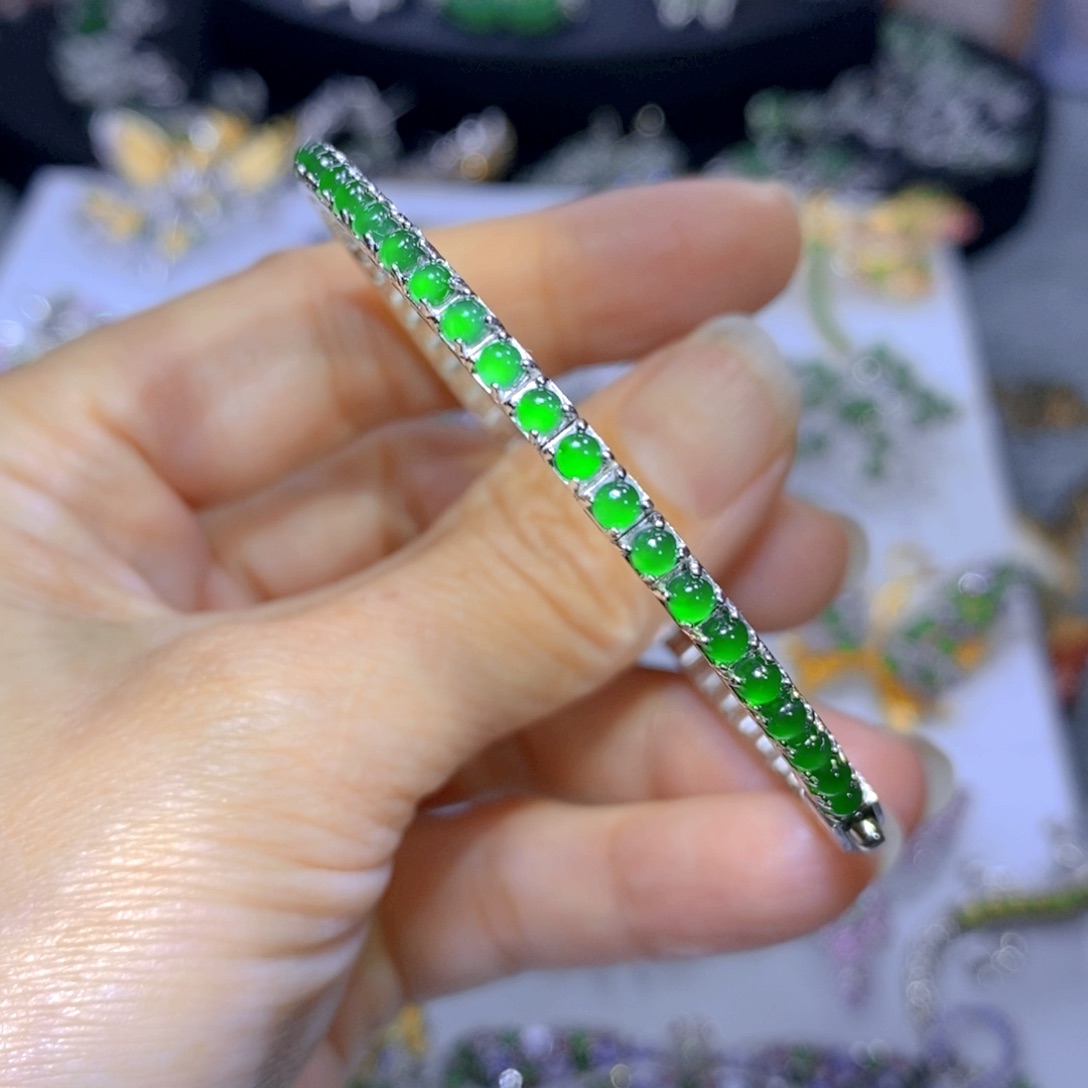 翡翠颈饰银S925镶嵌天然翡翠