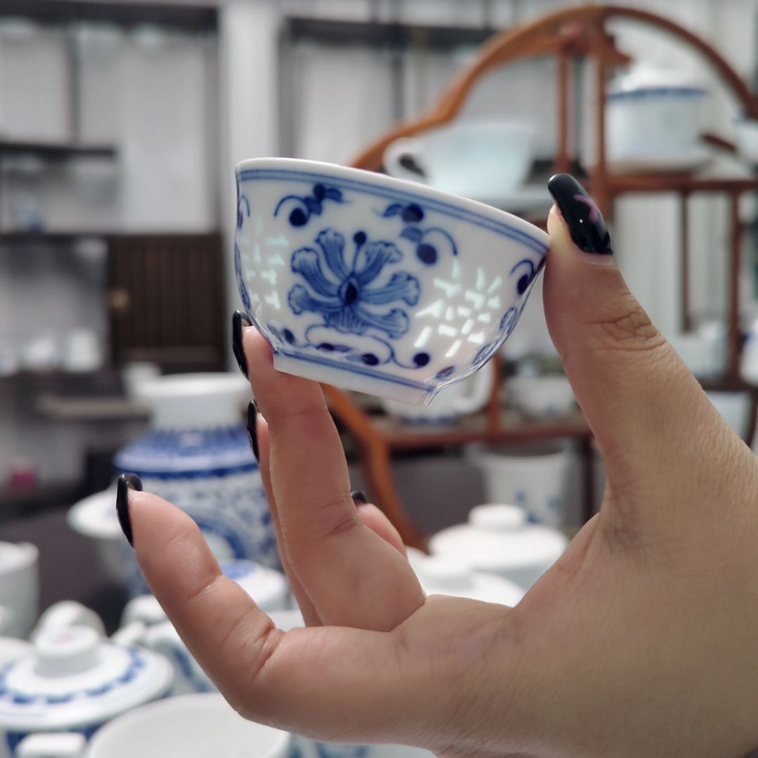 陶瓷手绘吉祥如意小杯一个