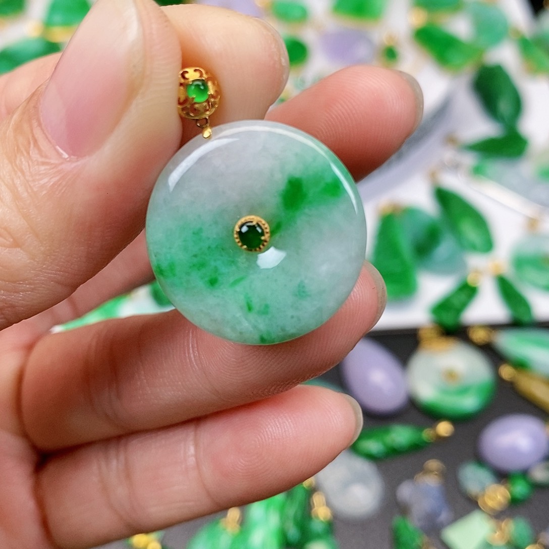 翡翠吊坠(不含链)18K金镶嵌