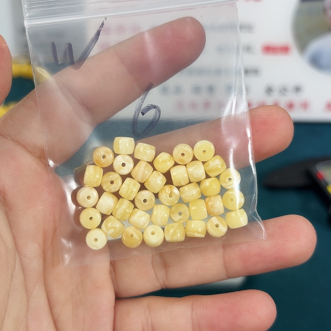 蜜蜡未镶嵌裸石196