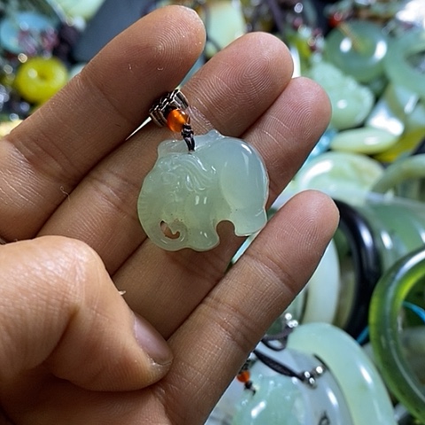 岫玉颈饰未镶嵌挂件