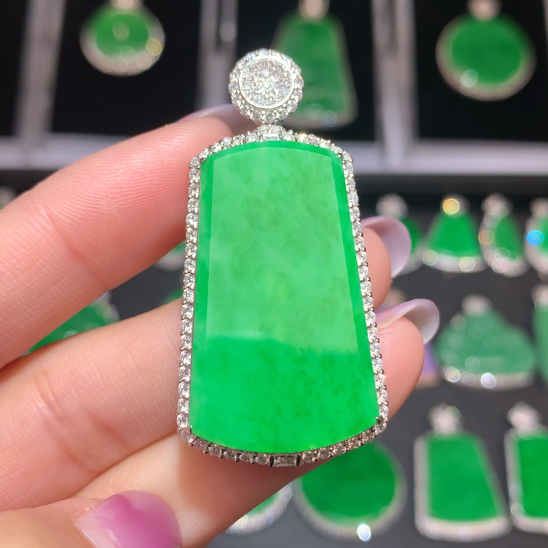 翡翠颈饰18K金镶嵌仪翡翠