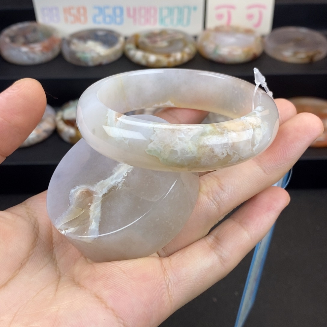 石英质玉手镯未镶嵌