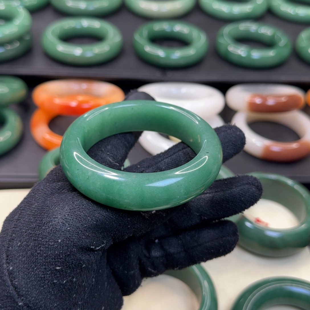 石英岩玉未镶嵌手镯