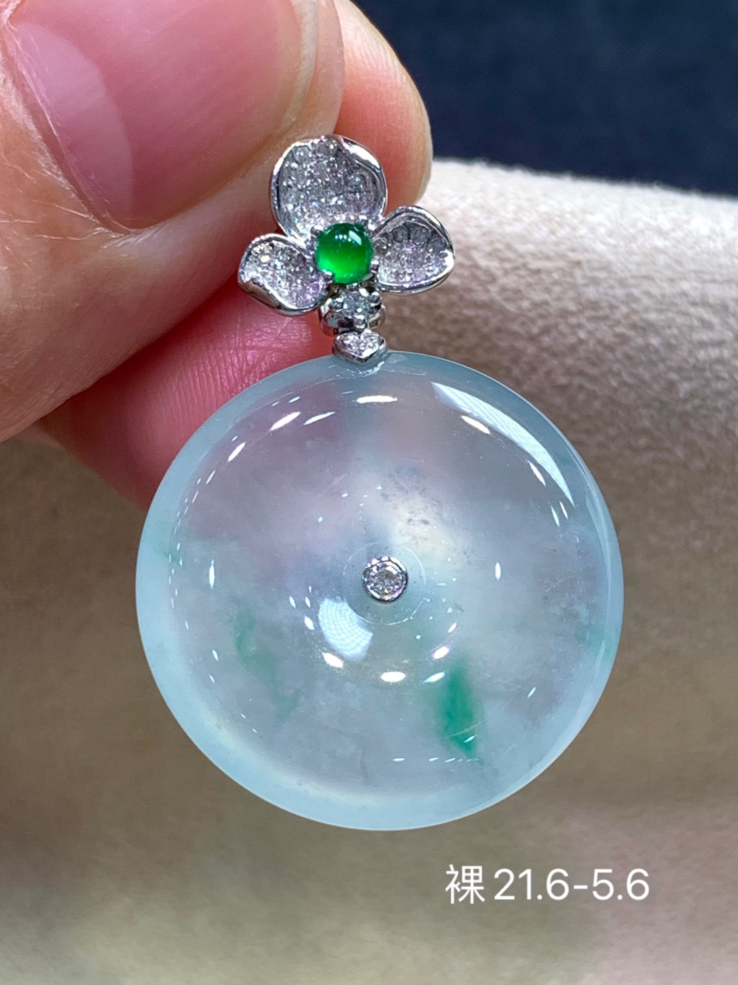 高冰飘花平安扣天然翡翠吊坠 冰透水润 厚装饱满 镶嵌精致
