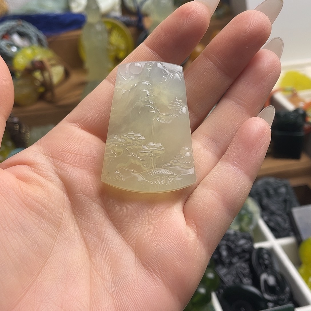 蛇纹石玉未镶嵌颈饰