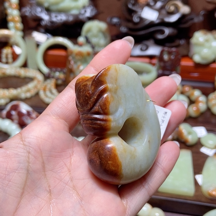 岫岩河磨玉（透闪石质玉）把件未镶嵌