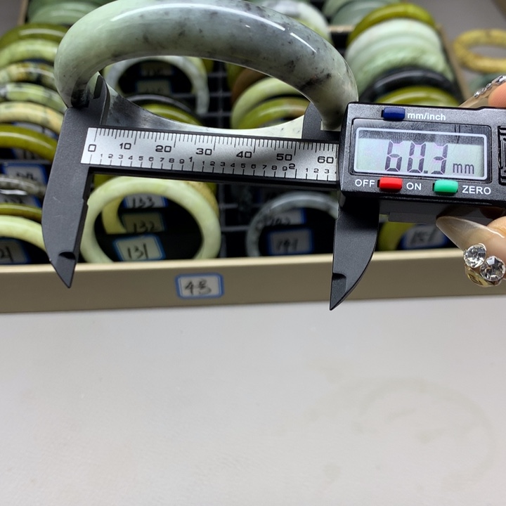 未镶嵌蛇纹石玉手镯136