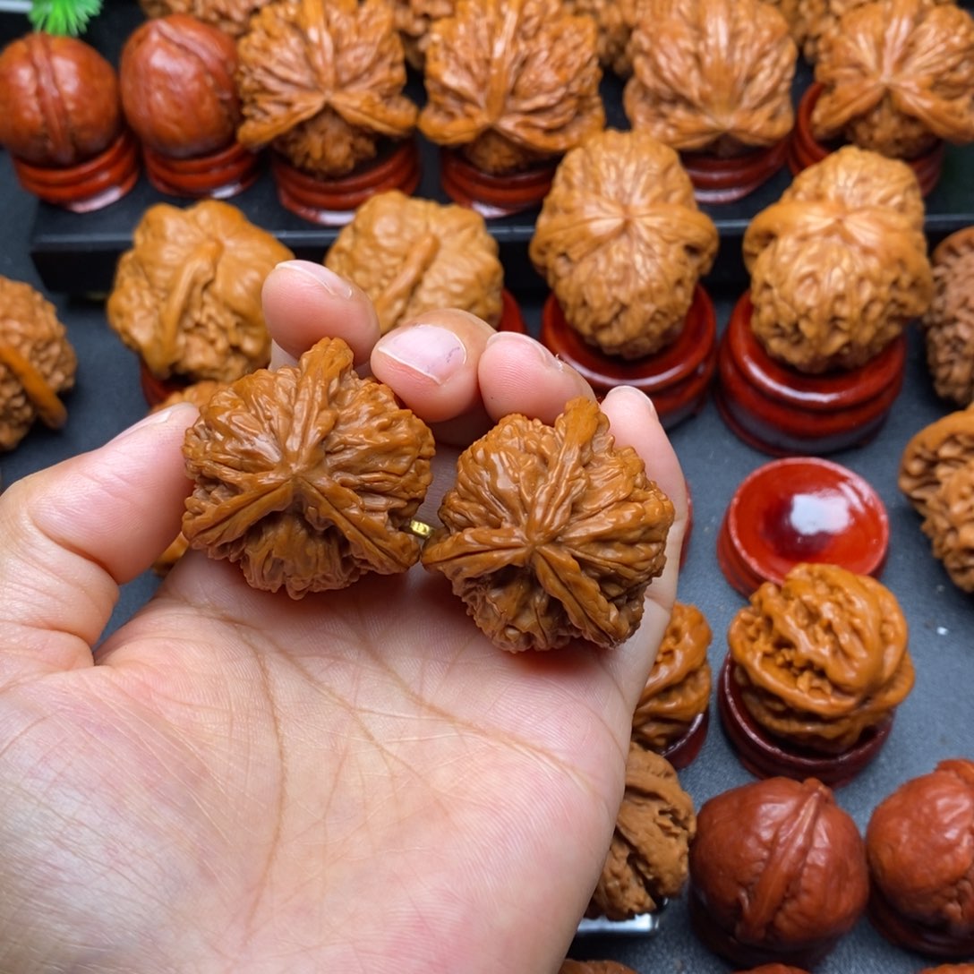 把件文玩核桃37白狮子三棱