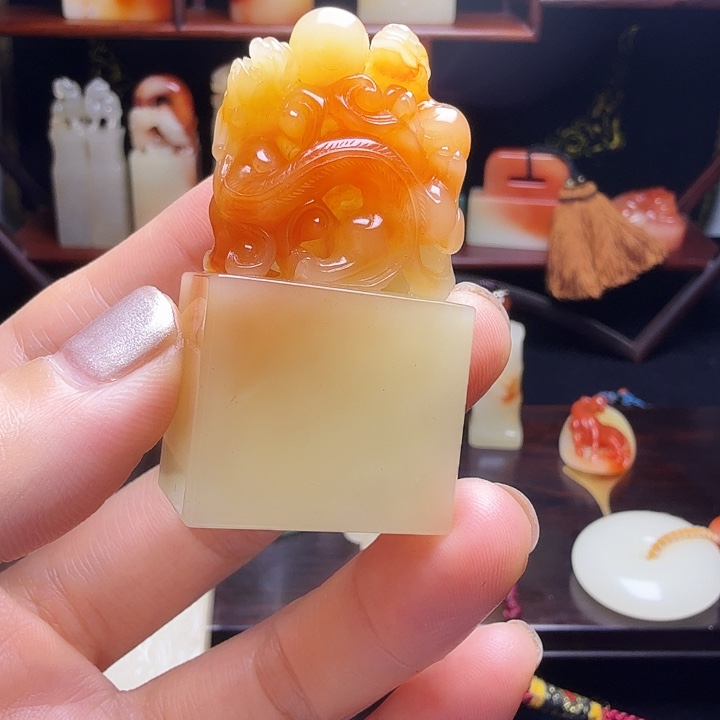 大***爷泥塑寿山芙蓉石瑞兽钮