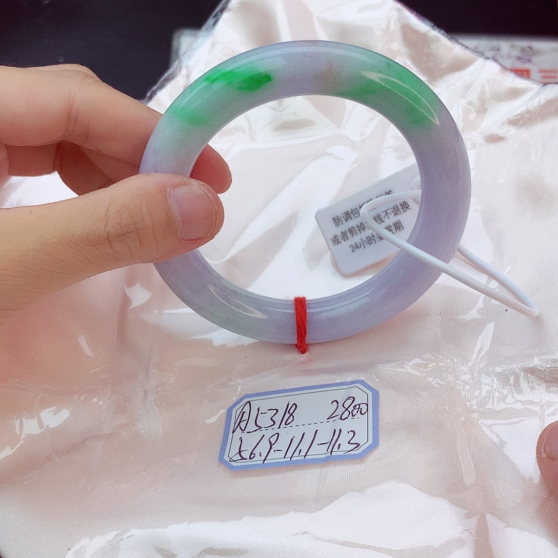 翡翠手镯未镶嵌翡翠