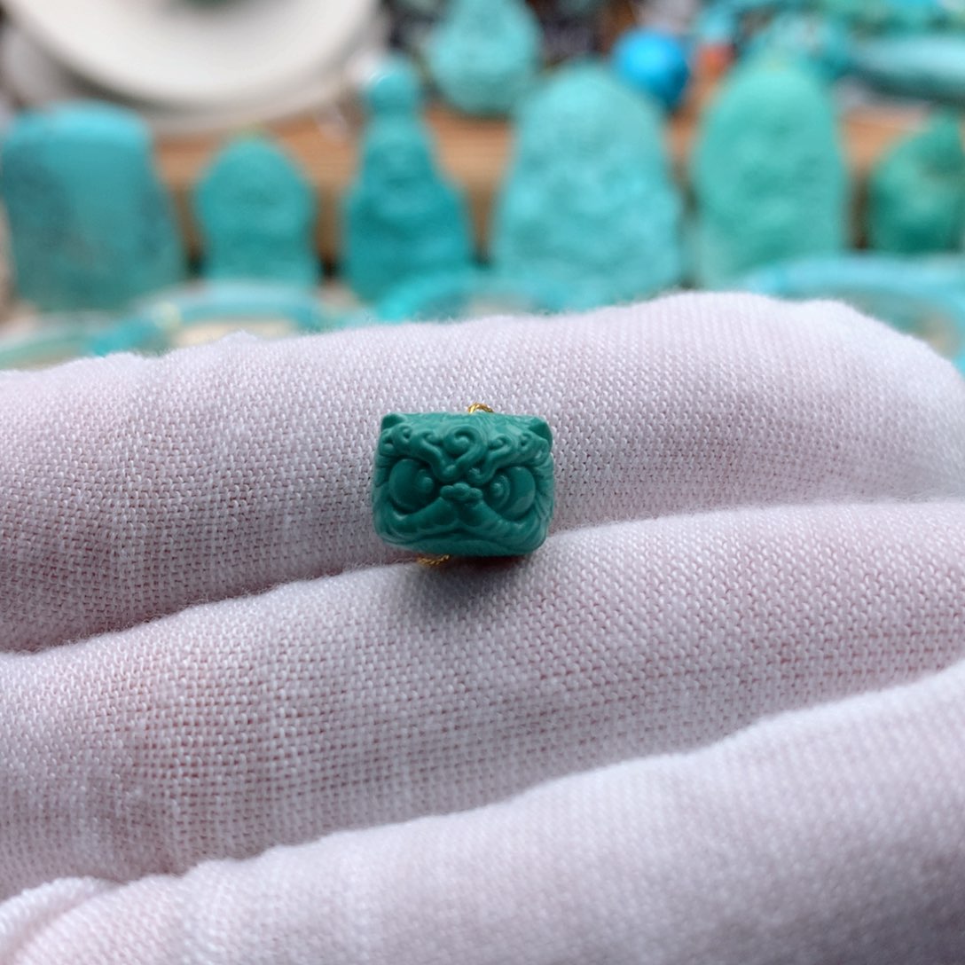 绿松石颈饰未镶嵌