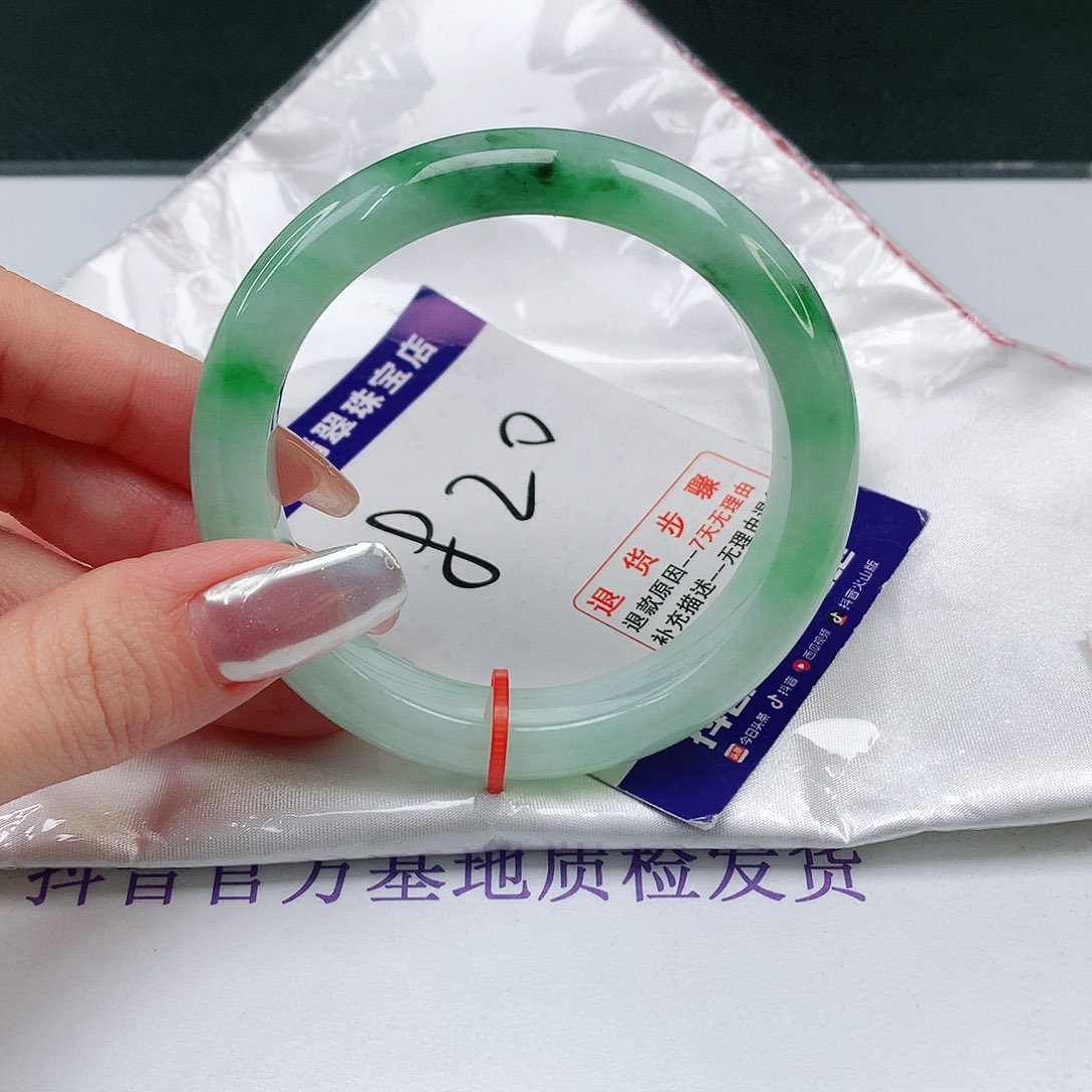 翡翠手镯未镶嵌翡翠手镯