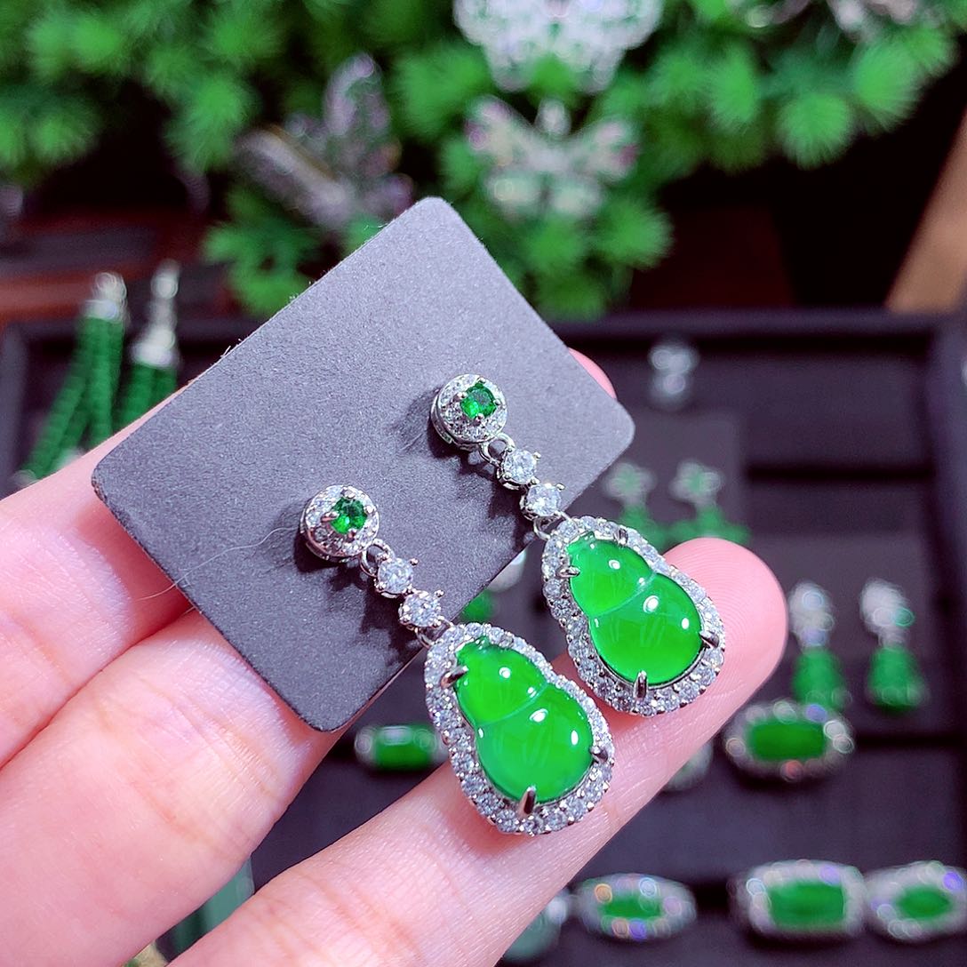 颈饰未镶嵌翡翠天然