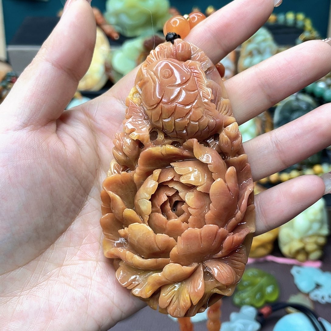 蛇纹石玉颈饰未镶嵌春**木