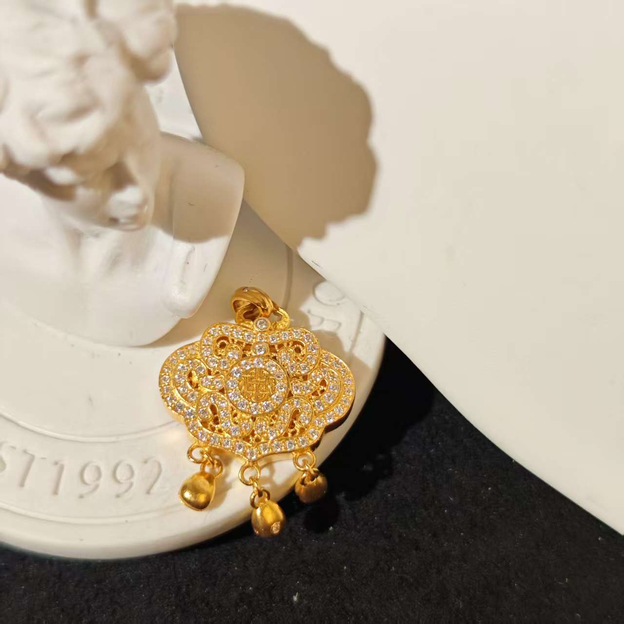 黄金流苏如意平安锁吊坠