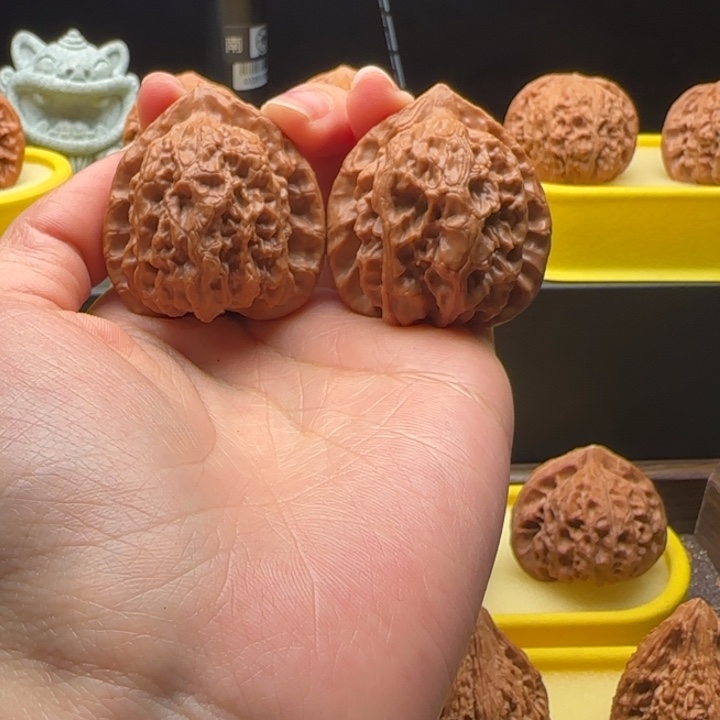 文玩核桃把件40梨木台