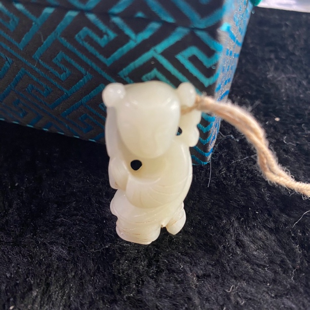 13F31清白玉持莲童子吊坠