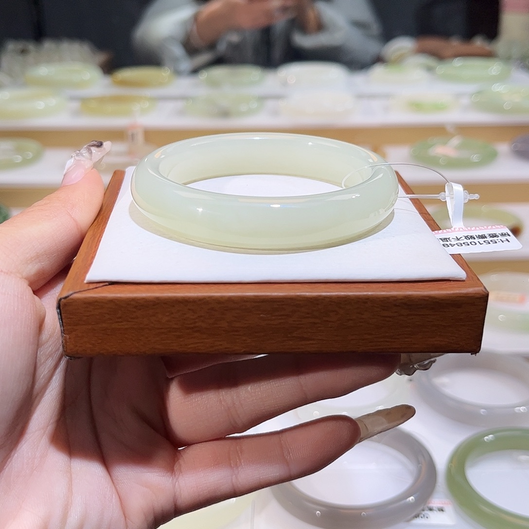 和田玉未镶嵌手镯冰晴