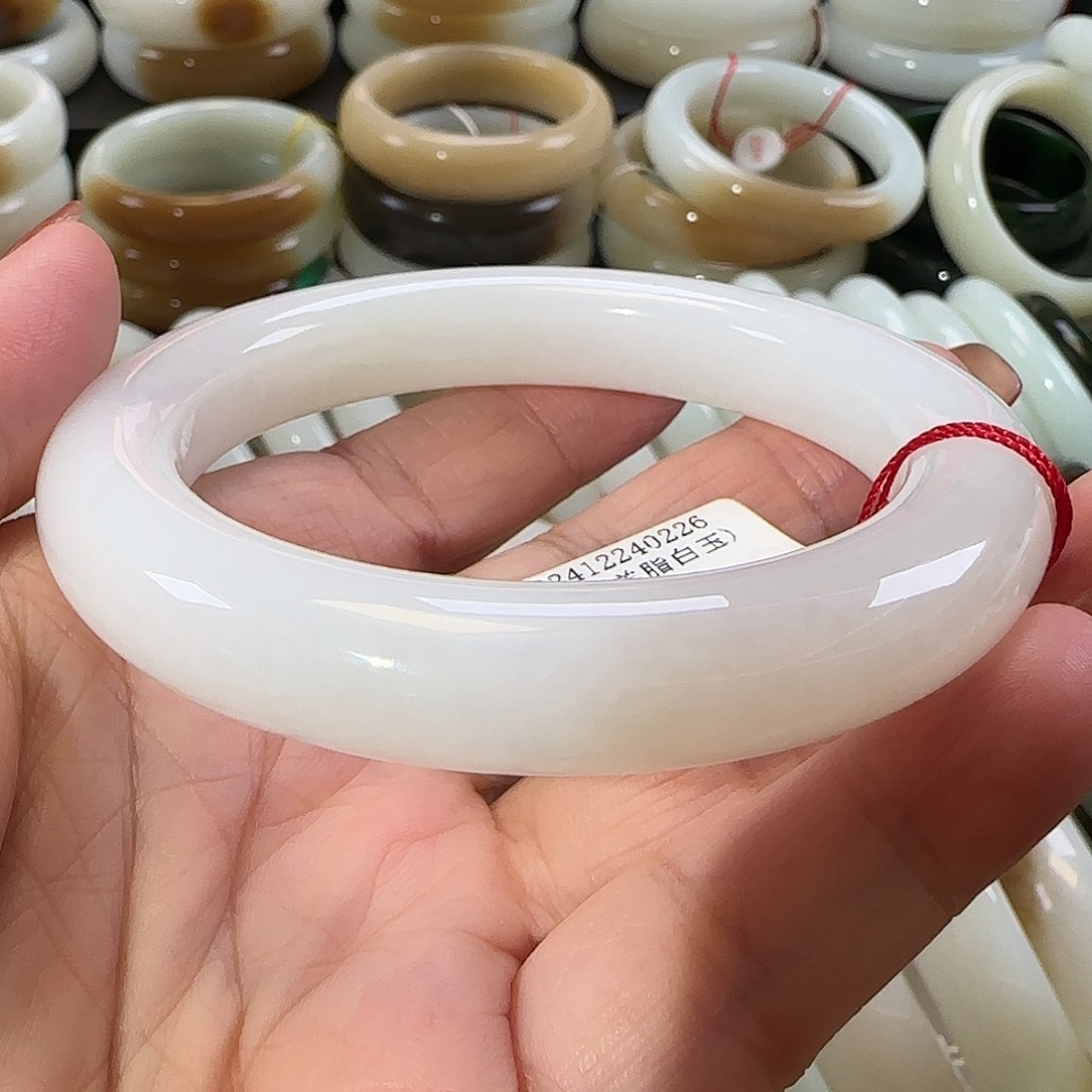 @***空和田玉未镶嵌手镯