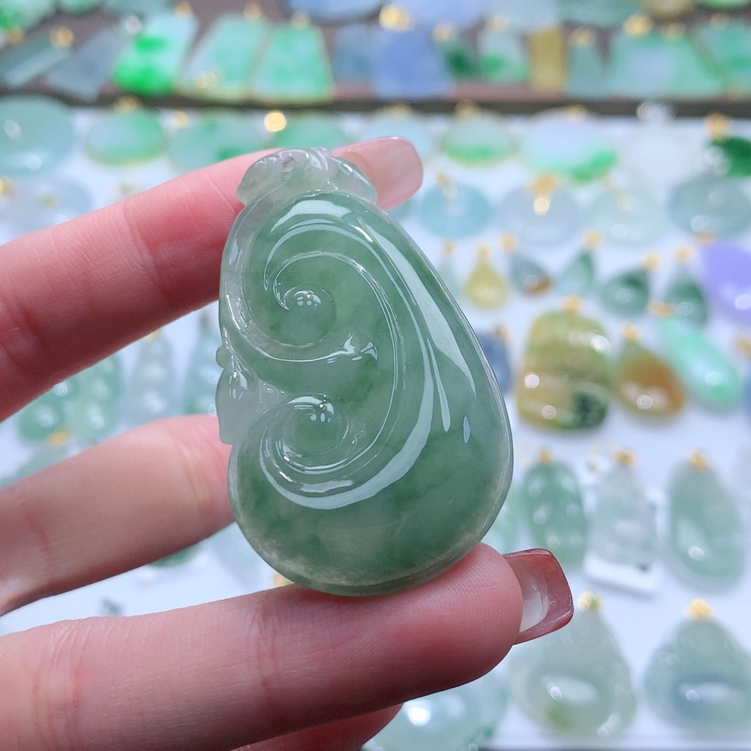 翡翠颈饰未镶嵌翡翠