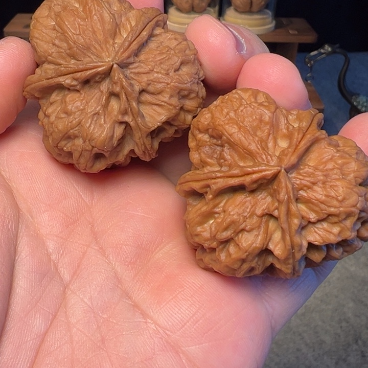 文玩核桃把件古朴滚龙纹43mm