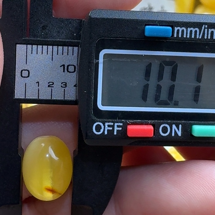 未镶嵌琥珀裸石36杂
