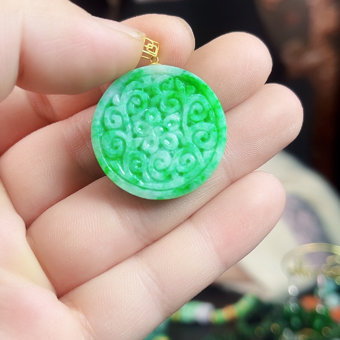 翡翠颈饰18K金镶嵌吊坠