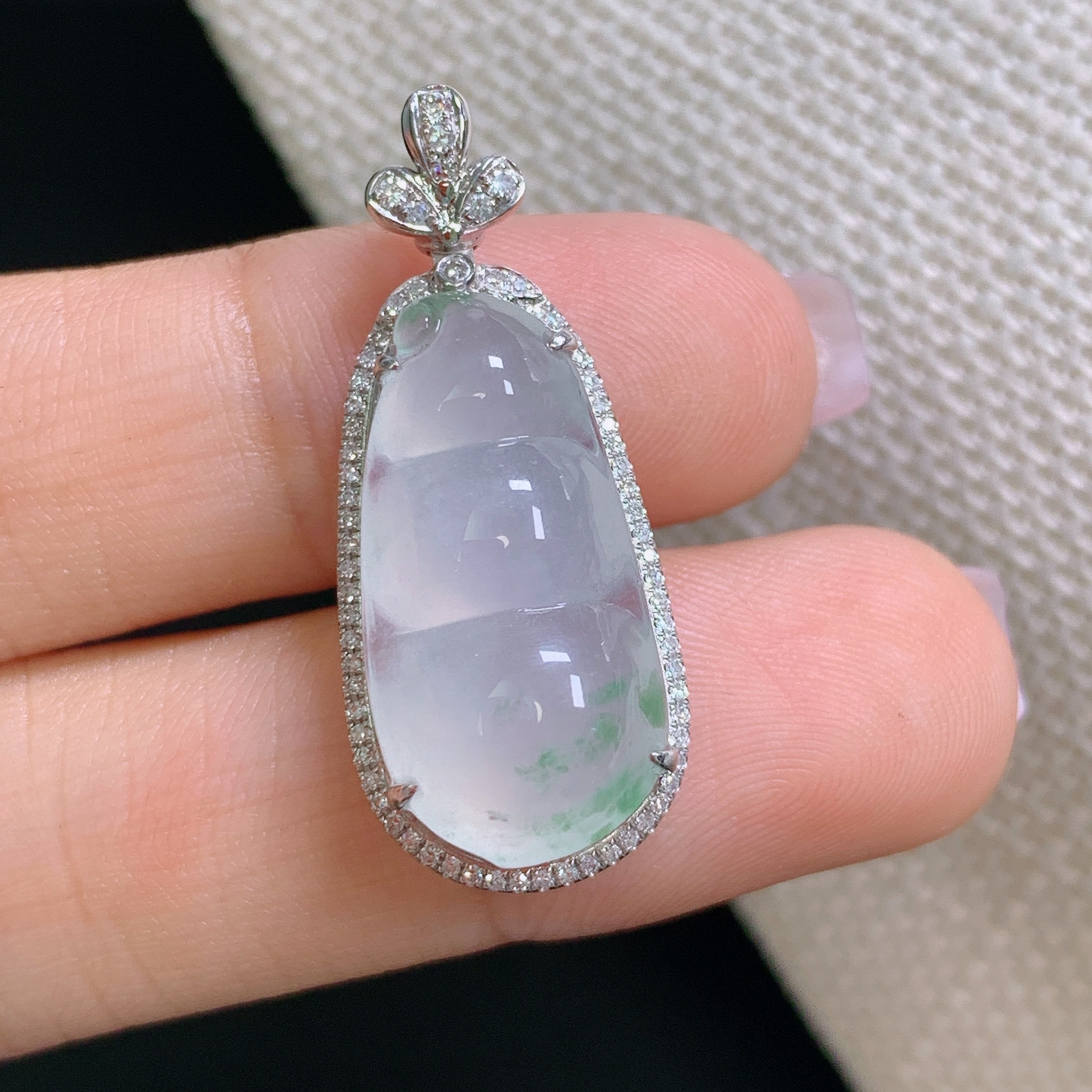 缅甸天然A货翡翠镶嵌18k金冰种飘绿花福豆吊坠豆子30.8*12.8*8