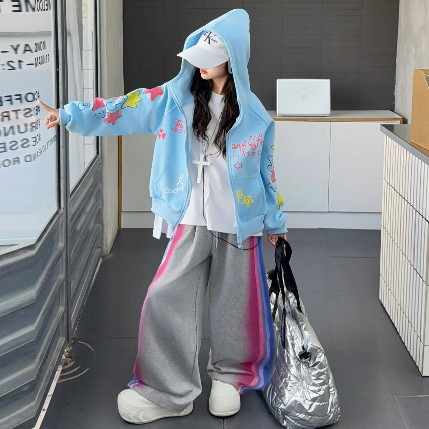 【嘻嘻柚】女童2025秋款多巴胺星星印花连帽外套渐变宽松卫裤两件套