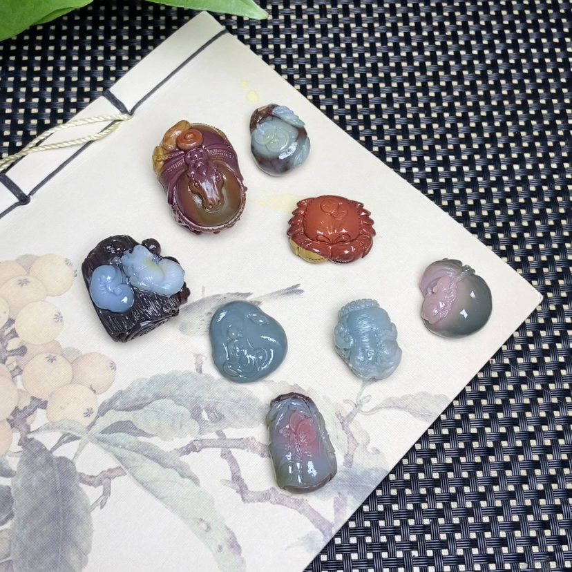 天然四川大凉山盐源玛瑙苏工雕刻大师工艺吊坠挂坠配饰多款式可选