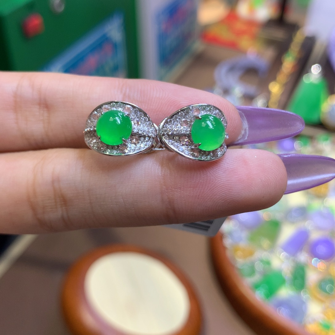 翡翠18K金镶嵌颈饰翡翠