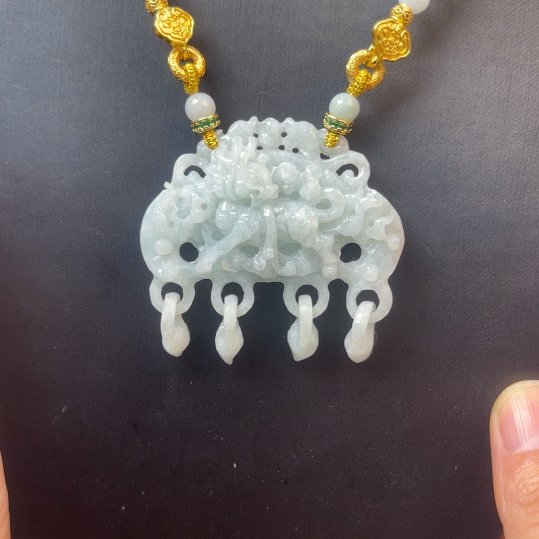 翡翠颈饰未镶嵌吊坠