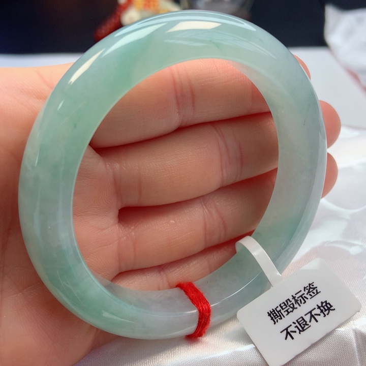 翡翠手镯未镶嵌56圈