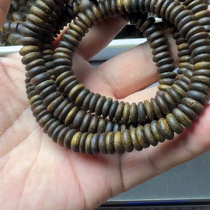 沉香手串微****朵乌身手串26克